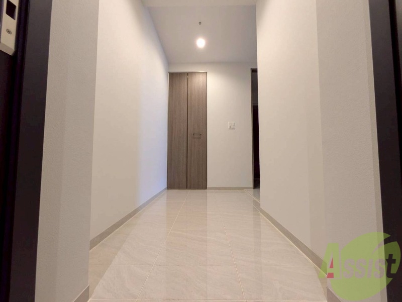 玄関　玄関です。ご覧の通り広々としていますね。