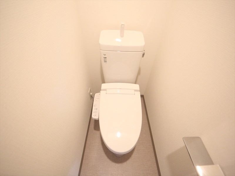 トイレ　温水洗浄暖房便座付トイレ