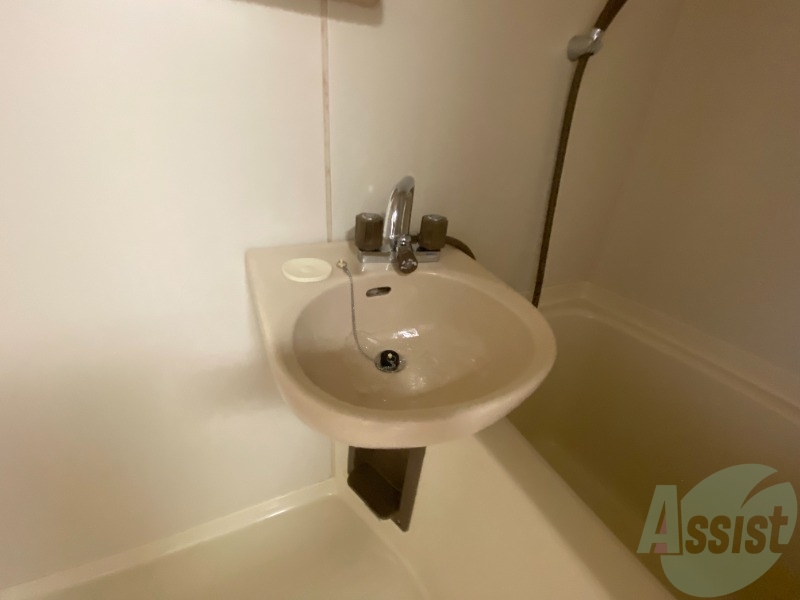 洗面設備　洗面台はこちら。朝の身支度はここでばっちり。