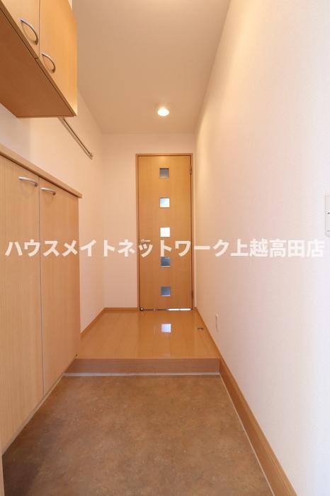 玄関　玄関（参考4号室反転室内写真）