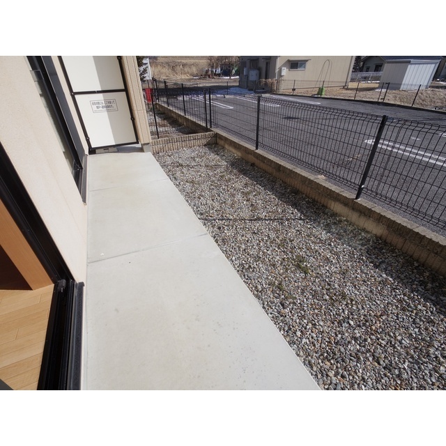 バルコニー　専用庭