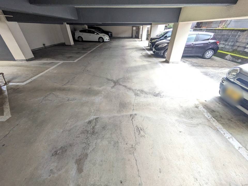 駐車場　駐車場