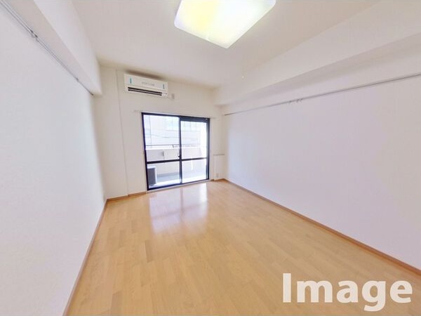 居室・リビング　※同系統別室の写真です