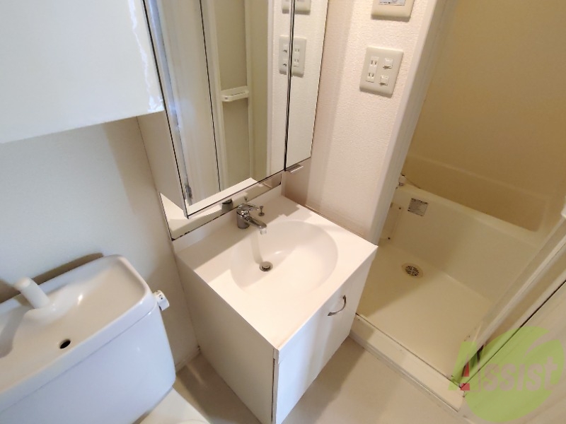 洗面設備　こちらの洗面台で洗顔、歯磨きも行えます。