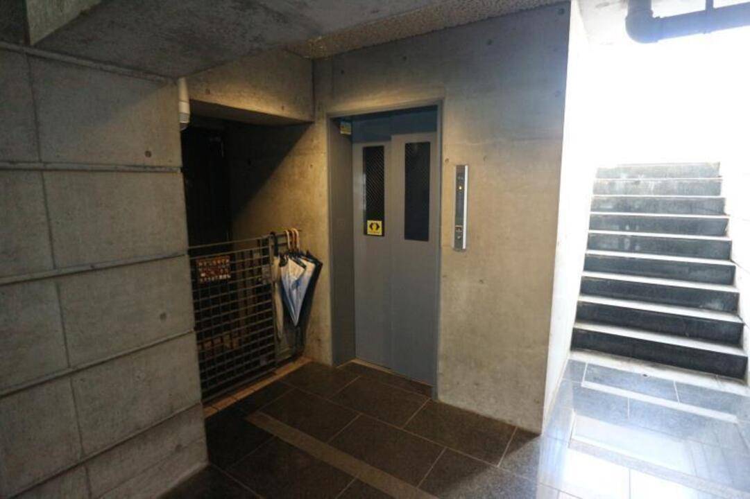 エントランス　エレベーター