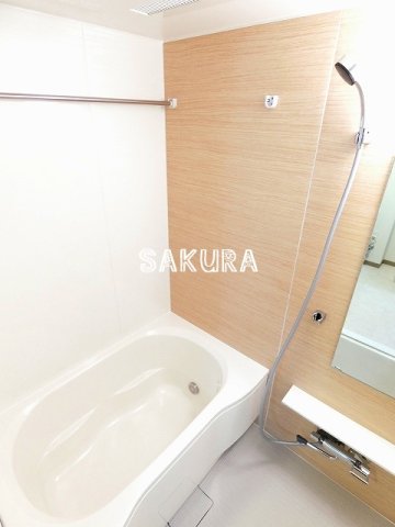 バス・シャワールーム　嬉しい追い焚き・浴室乾燥機付きです♪