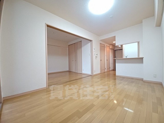 居室・リビング　同物件別部屋