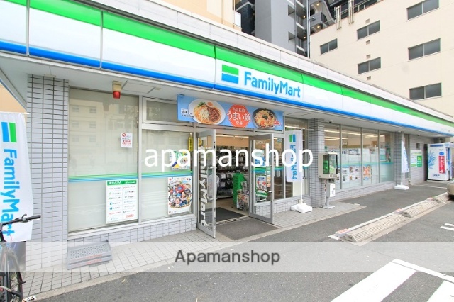 コンビニ　ファミリーマート（コンビニ）まで200m
