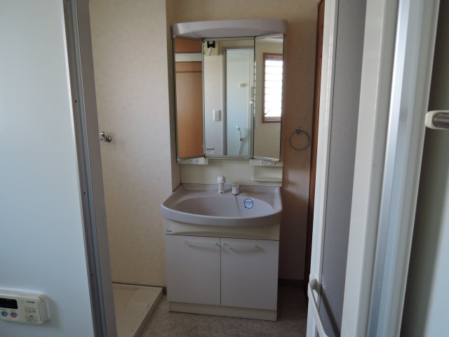 洗面設備　同一タイプです。