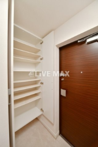 玄関　※別号室参考写真※