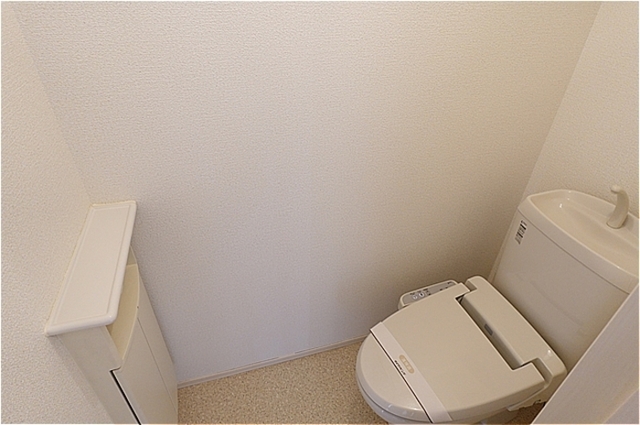 トイレ　温水洗浄暖房便座のトイレ