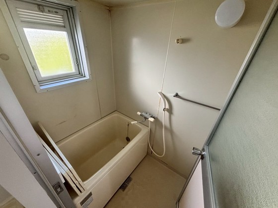 バス・シャワールーム　※別部屋の写真です