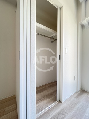 収納　セレニテ夕陽丘エクラ　クローゼット