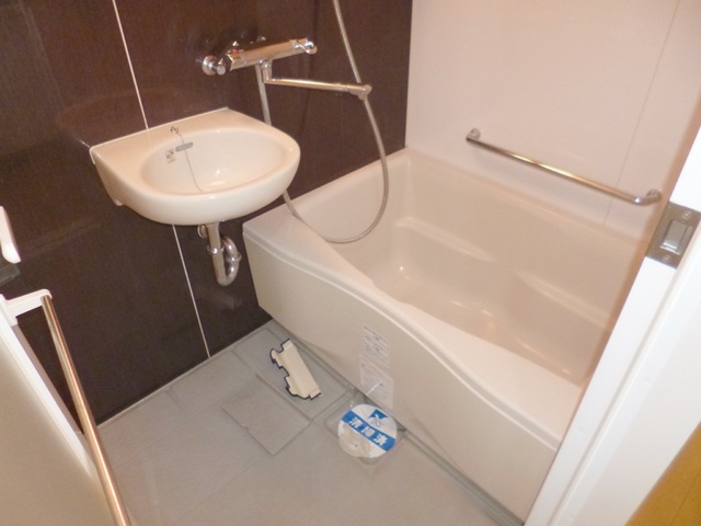 バス・シャワールーム　広ーいお風呂です♪