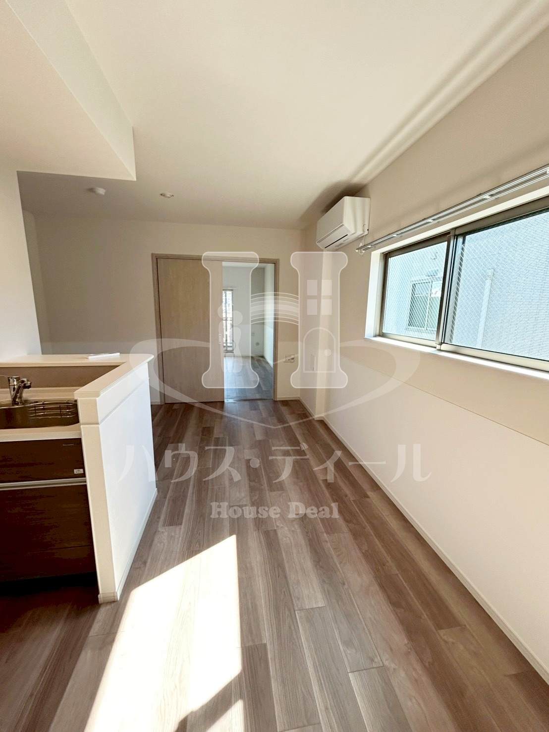 居室・リビング　こちらの居間で趣味の時間をお楽しみください