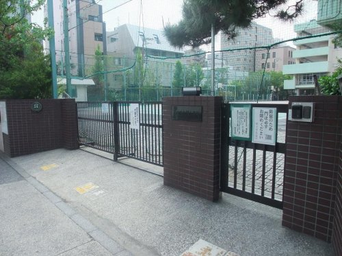 小学校　緑小学校（小学校）まで682m