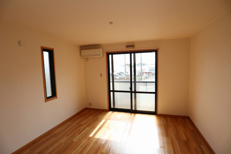 その他部屋・スペース　角部屋なので横窓がついてます。