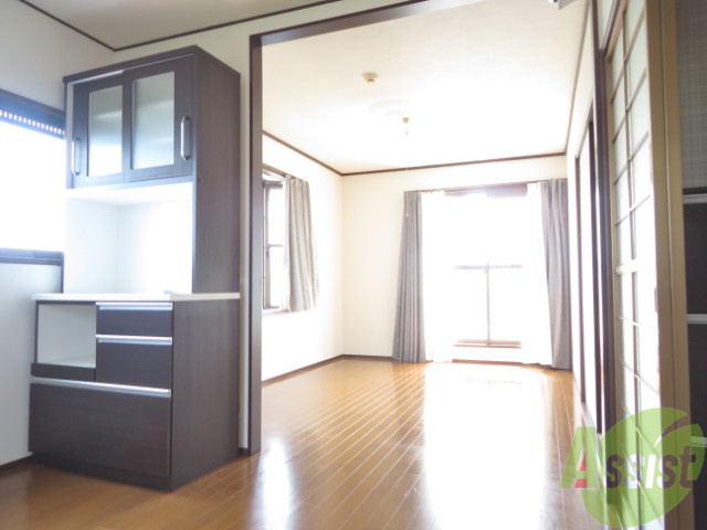 居室・リビング　かなり広めのリビングです。のびのびできますね。