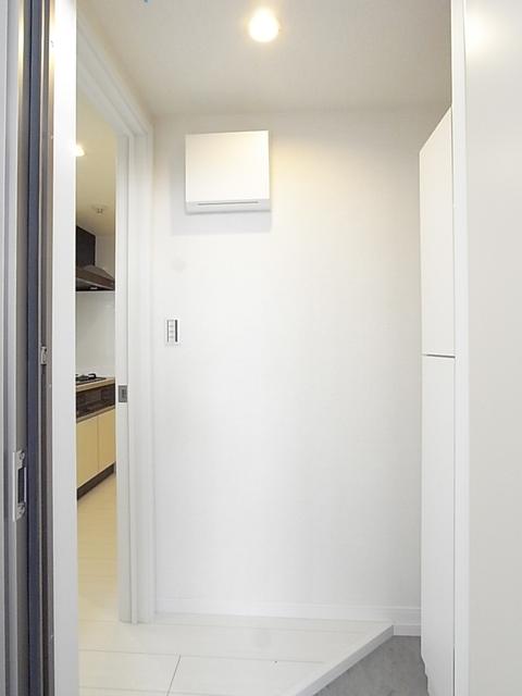 玄関　玄関　※同物件・同仕様画像