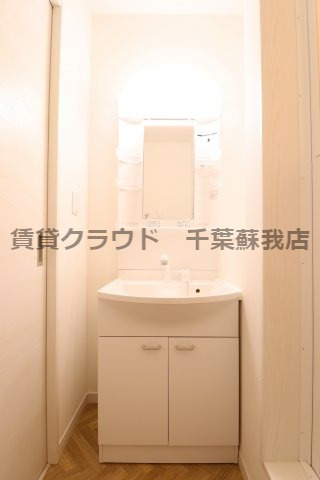 洗面設備　スペースが確保できる洗面所です