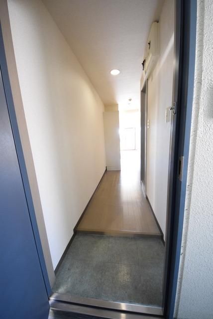 玄関　♪一日の始まりと終わりはここから♪