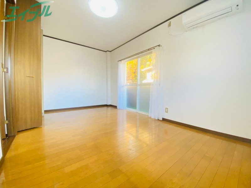 居室・リビング　同型参考写真