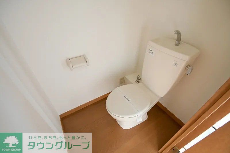 トイレ　※同タイプ代表写真となり設備仕様は一部異なる場合があります。