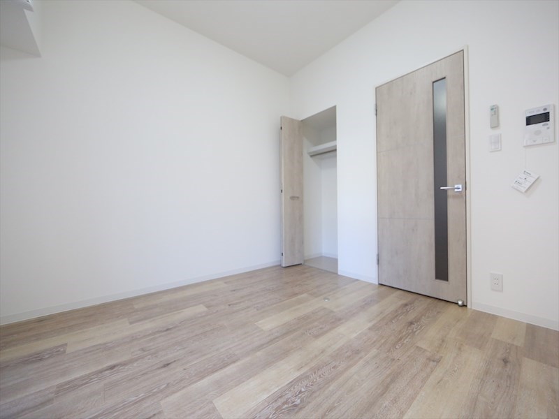 居室・リビング　洋室7.4帖　クローゼット付（収納充実してます）