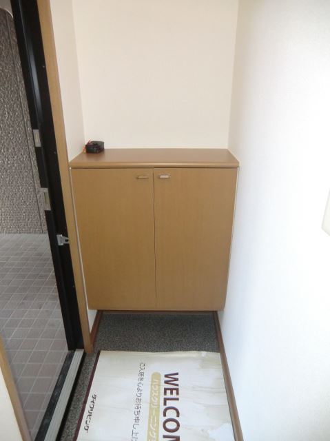 玄関　下駄箱付きの玄関です。