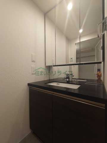 洗面設備　別部屋の参考写真になります。