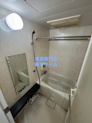 バス・シャワールーム　コンパクトで使いやすいお風呂です