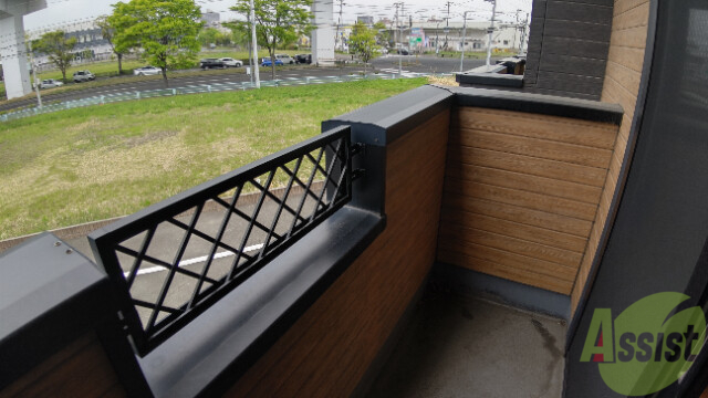 バルコニー　お天気のいい日はバルコニーで洗濯物も干せますよ。