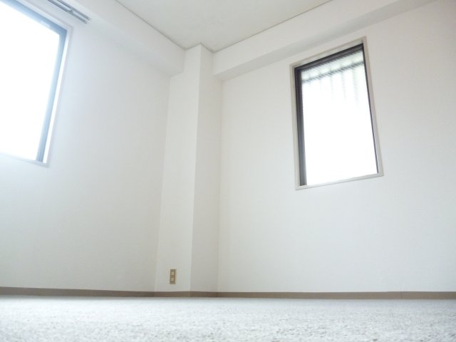 その他部屋・スペース　開放的な寝室です
