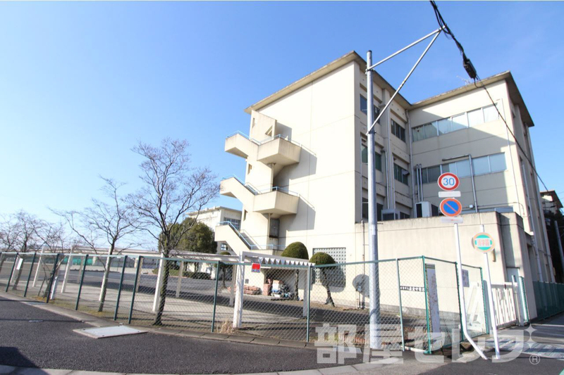 中学校　岩倉中学校（中学校）まで1377m