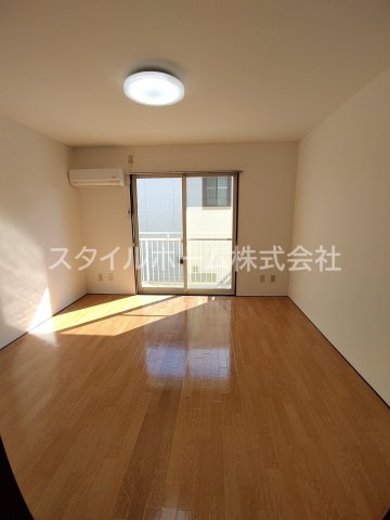 居室・リビング　別部屋写真です。