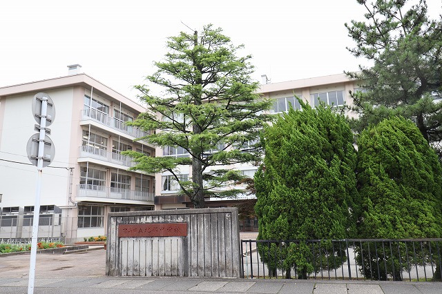 中学校　富山市立北部中学校（中学校）まで655m