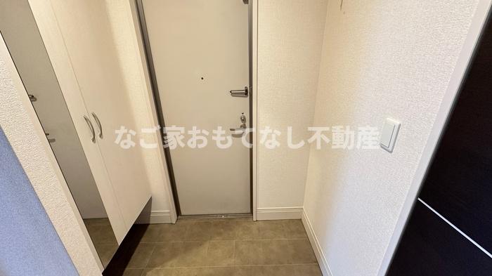 玄関　※写真は別号室