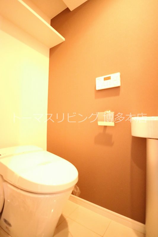 トイレ　※別号室の参考写真になります。