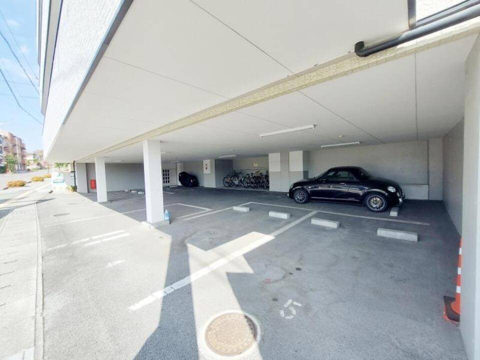 駐車場　駐車場