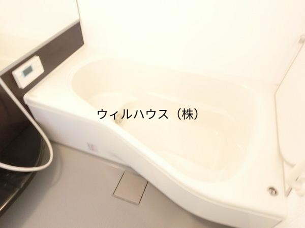 バス・シャワールーム　浴室乾燥機、追焚機能付き広々バスルーム！