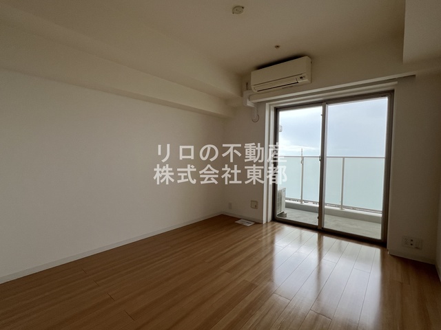 居室・リビング　南東向きで日当たり良好なお部屋！暖かな日差しが入ります♪