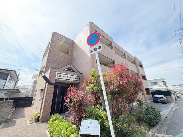 エントランス　外観写真（昼）
