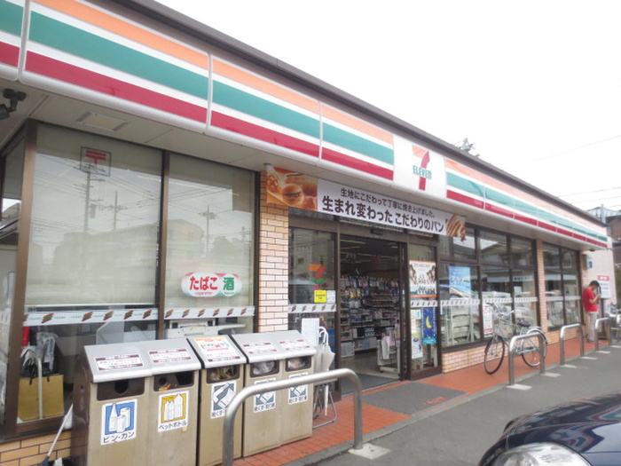 コンビニ　セブンイレブン（コンビニ）まで202m