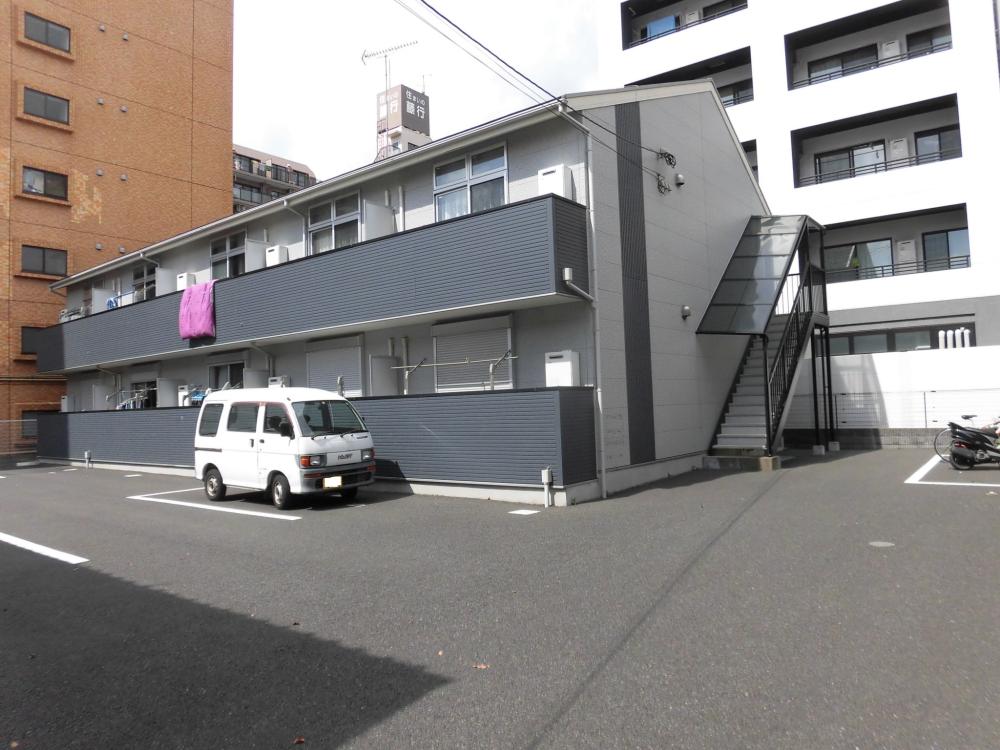 建物外観　平間駅まで徒歩4分！敷地内駐車場あり♪