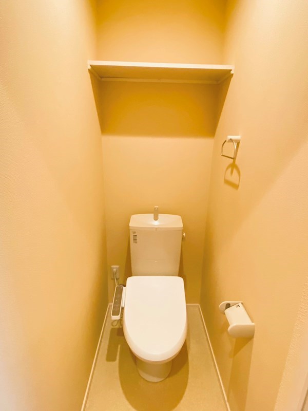 トイレ　トイレは快適な温水洗浄便座付き