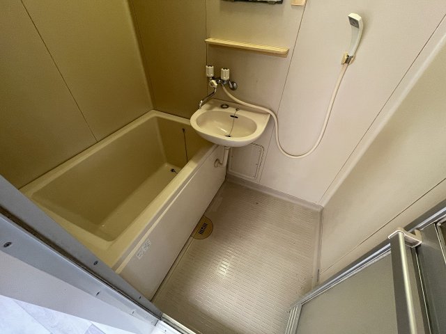 バス・シャワールーム　コンパクトで使いやすいお風呂です