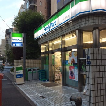コンビニ　ファミリーマート乃木坂駅前店（コンビニ）まで305m