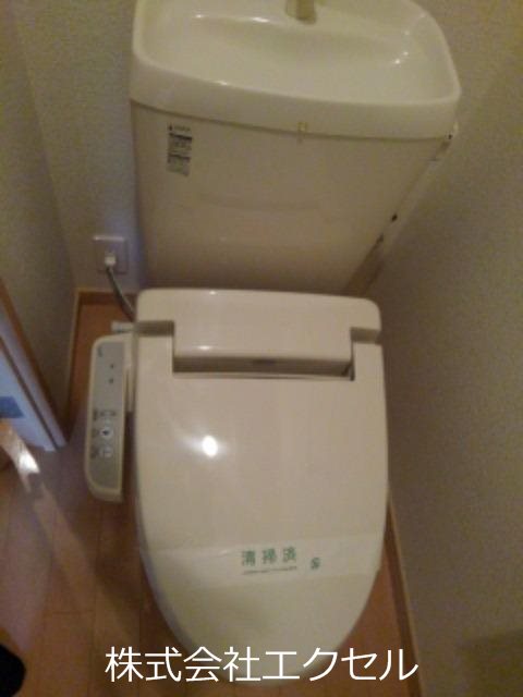 トイレ　温水洗浄便座です。