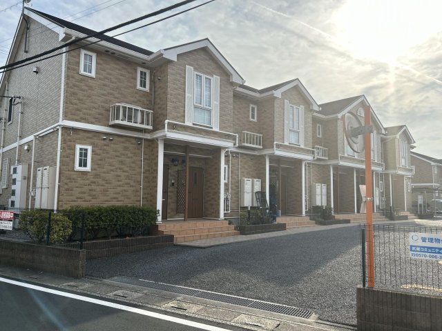 建物外観　カントリースタイル、玄関を出ると共同廊下がありません！