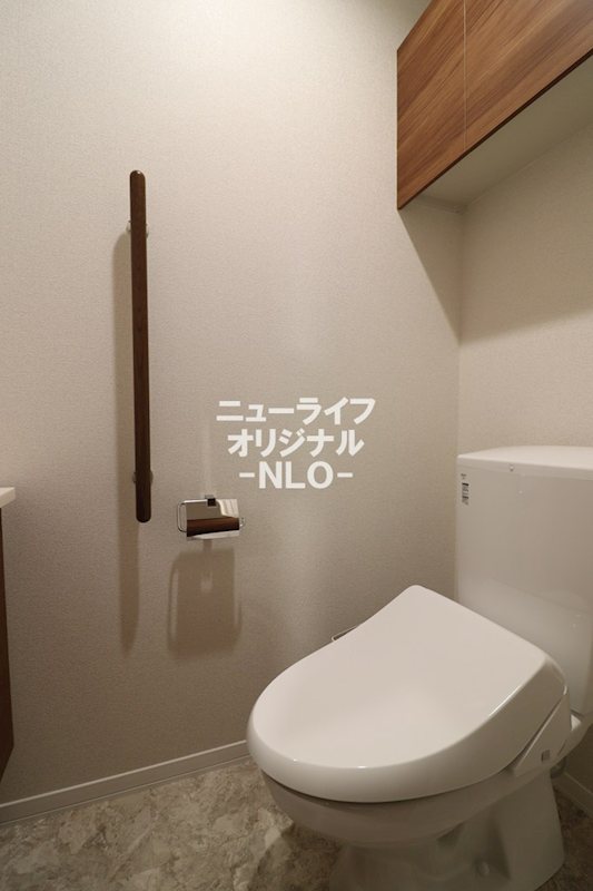 トイレ　洗浄力と快適さを兼ね備えた温水洗浄便座付きトイレ。